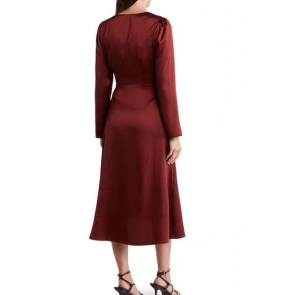 LUSH SIDE GATHER SATIN DRESS IN WINE M NWOT - Picture 2 of 8